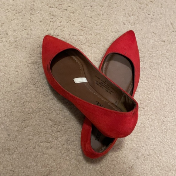 Red pointy flats - Picture 3 of 3